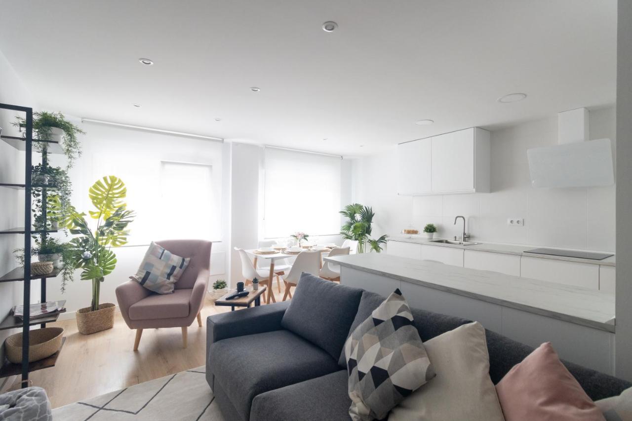 Lujoso Apartamento Entre 2 Playas Con Garaje, Wifi ヒホン エクステリア 写真